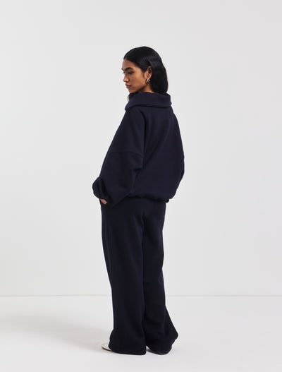 Straight Leg Sweatpant in Darkest Navy