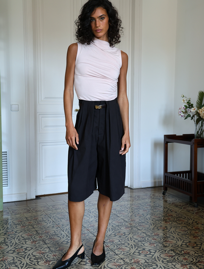 Juniper Pleated Short In Black